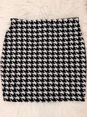 Express Houndstooth Mini Skirt - Black & White